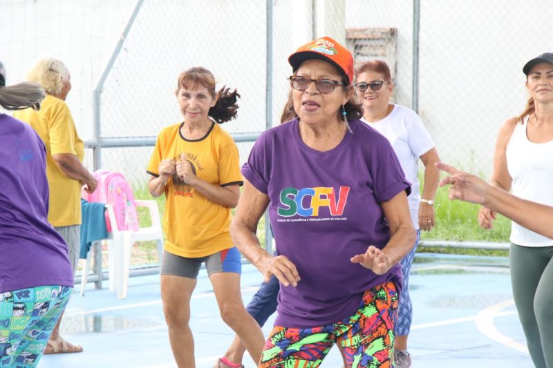 Entrega de certificado do curso profissionalizante no CRAS Estrela