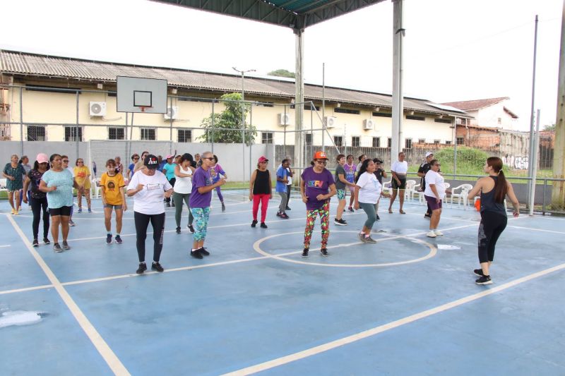 Entrega de certificado do curso profissionalizante no CRAS Estrela