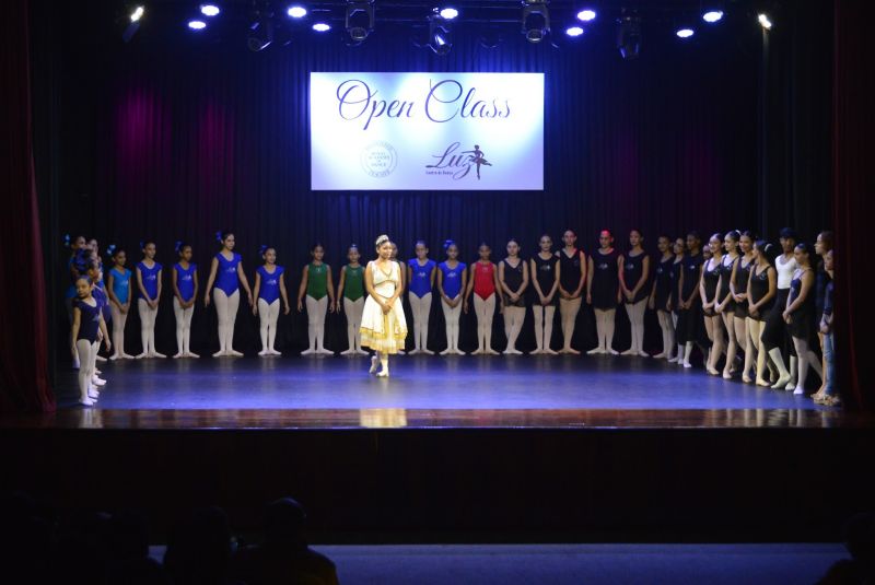 Centro de dança open classe balé no teatro municipal de Ananindeua