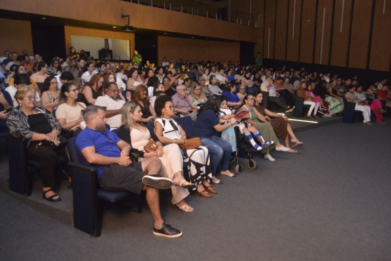 Centro de dança open classe balé no teatro municipal de Ananindeua