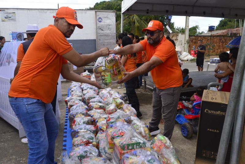 Entrega de ajuda Humanitária no bairro Águas Brancas