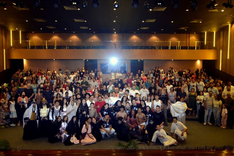 Sábado Cultural com cortejo Paixão de Cristo e Espetáculo Paixão de Cristo no Teatro Municipal