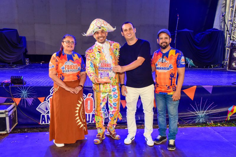 Forró Ananindeua 2026 com premiação das quadrilhas e show do Cabaré do Brega