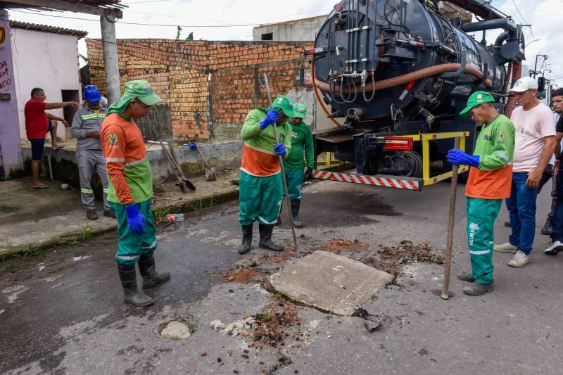 Limpeza e desobstrução de bueiros. 