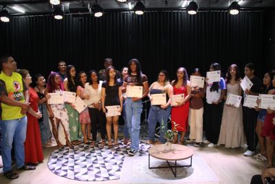 galeria: Entrega de certificado do curso profissionalizante no CRAS Estrela