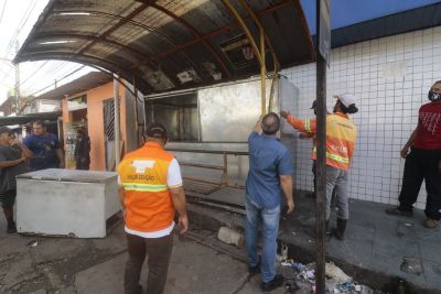 notícia: Prefeitura realiza desapropriação de “bar” irregular em parada de ônibus em Ananindeua 