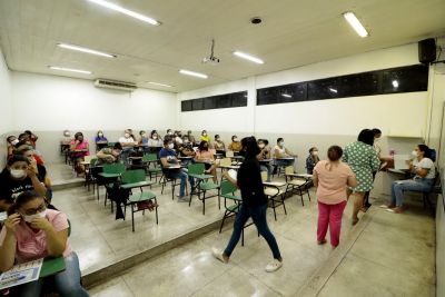 notícia: Quase 20 mil realizam provas do concurso público para área da Saúde em Ananindeua