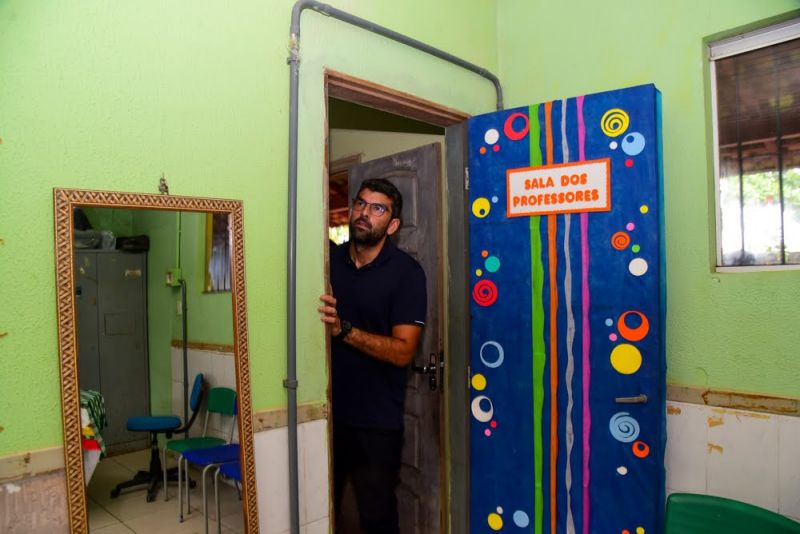 Assinatura de O.S para Reforma da EMEF Eduarda Teixeira no Centro