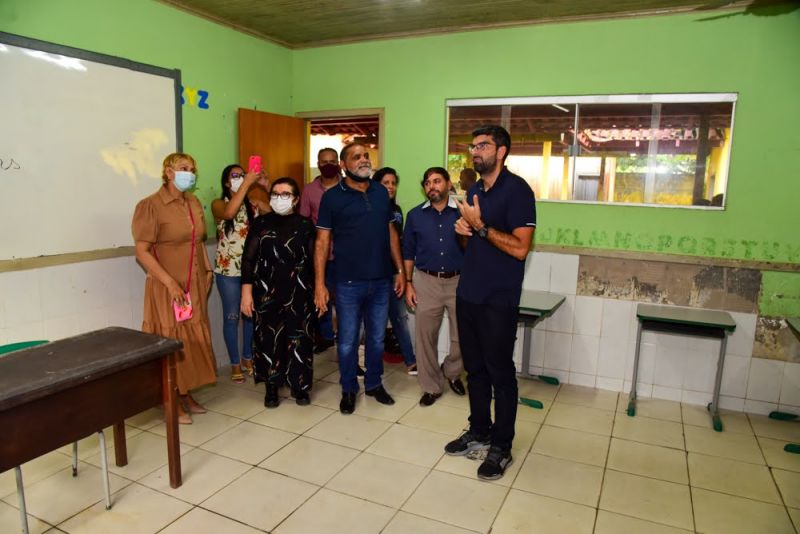 Assinatura de O.S para Reforma da EMEF Eduarda Teixeira no Centro