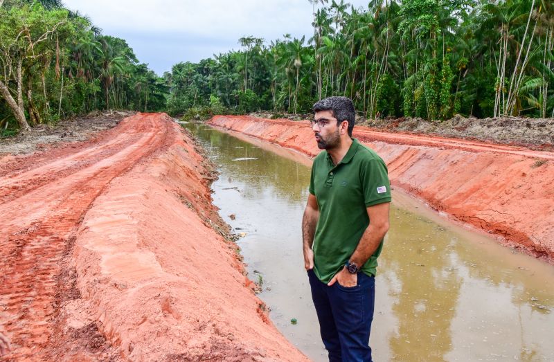 Assinatura de O.S de Macrodenagem e Infraestrutura Viária do Igarapé dos Macacos na Águas Brancas