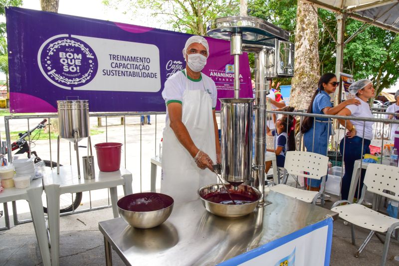 1º Festival do Açaí em Ananindeua e entrega de equipamentos para os batedores de açaí no complexo da Cidade Nova VIII