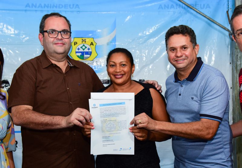 Entrega de 64 Títulos de Propriedade de Terra na Área do Porto no bairro do Curuçambá