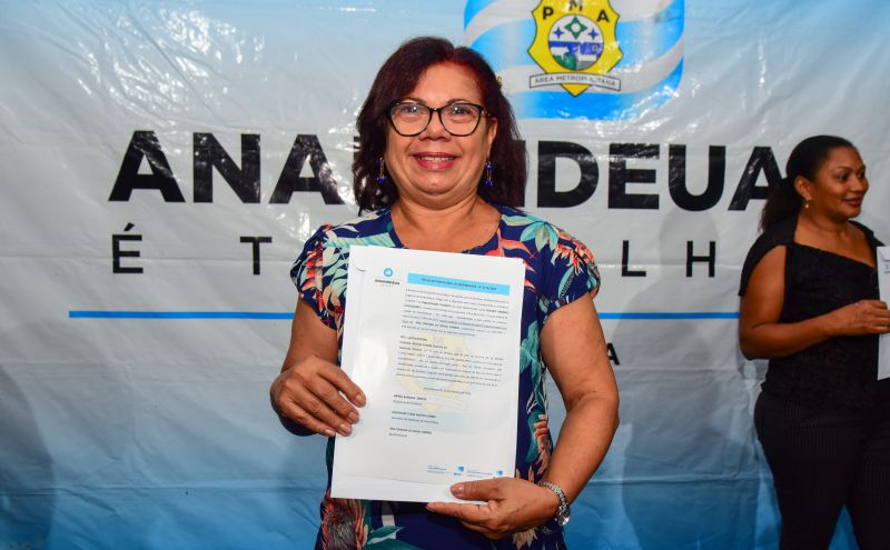 Entrega de 64 Títulos de Propriedade de Terra na Área do Porto no bairro do Curuçambá
