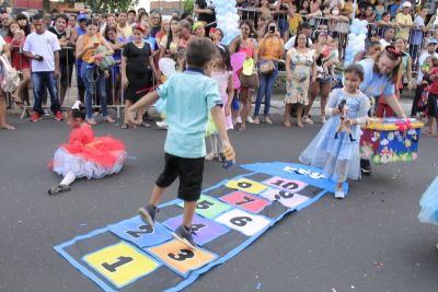 notícia: Desfile Escolar em Ananindeua encerra com queima de fogos