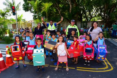 notícia: Alunos de Ananindeua aprendem leis de trânsito 