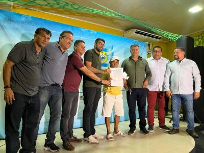 notícia: Moradores da Falcolândia recebem títulos de propriedade do "Ananindeua Legal"