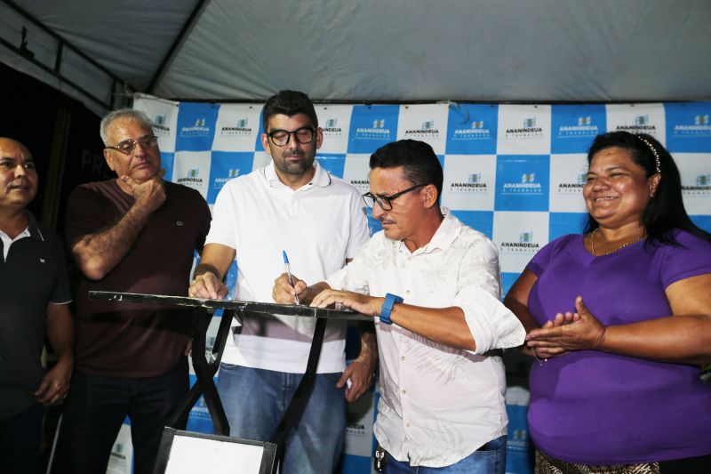 Assinatura ordem serviço para construção da praça Tumucumare no bairro Curuçambá