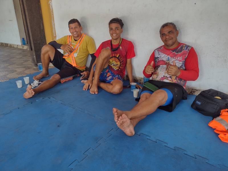 Claúdio Melo (camisa amarela), com amigos romeiros.