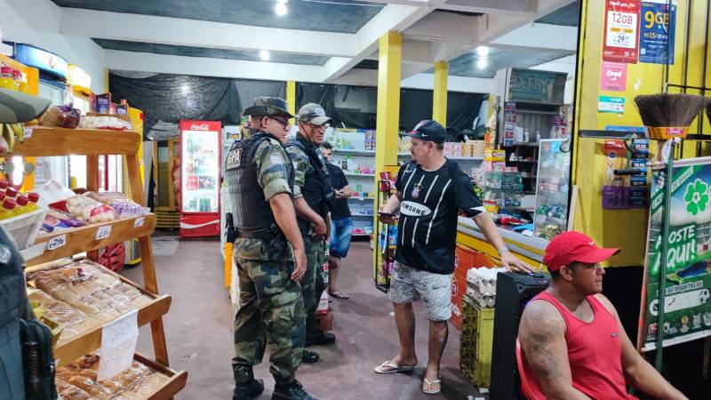 Proprietário sendo instruído sobre a legislação