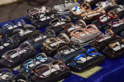 notícia: Prefeitura de Ananindeua entrega 100 óculos de grau para moradores do PAAR