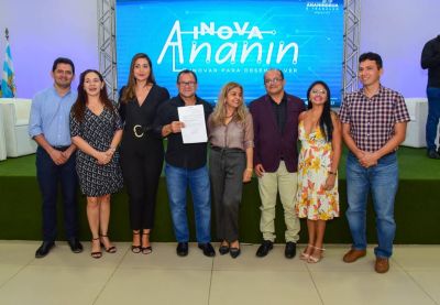 notícia: Auditores fiscais de Ananindeua recebem progressão