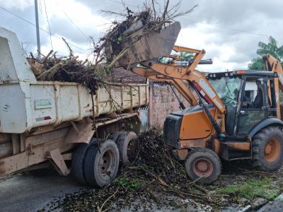 notícia: Prefeitura remove entulhos e desobstrui bueiros para reduzir impacto das chuvas no rio Una 