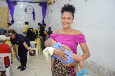 notícia: Famílias atingidas pela forte chuva recebem serviços socioassistenciais no bairro Coqueiro