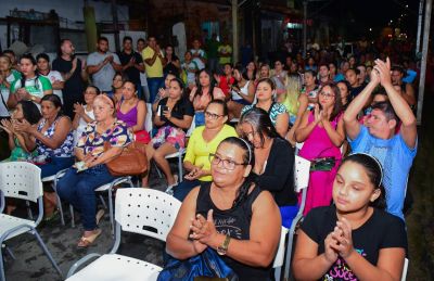 notícia: Mais de 180 famílias beneficiadas com títulos de propriedades na comunidade Jardim Helder Barbalho