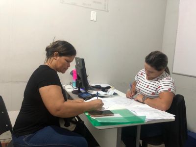 notícia: Dossiês: Contemplados para o Residencial Pouso do Aracanga comparecem à SEHAB 