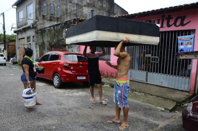 notícia: Programa Recomeçar: Famílias cadastradas pela prefeitura começam a ser beneficiadas