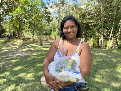 notícia: Famílias ribeirinhas que residem às margens do Rio Maguari recebem cestas básicas em Ananindeua