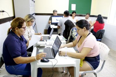 notícia: Secretarias levam serviço de regularização latifundiária e manutenção de vias urbanas 