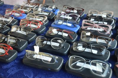 notícia: "Corujão da Saúde" entrega 89 óculos no Aurá.