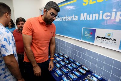 notícia: Prefeitura de Ananindeua entrega 62 óculos para moradores do Bem Viver.