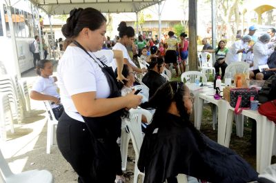 notícia: Programa “Prefeitura em Movimento” levou serviços de cidadania e lazer para moradores do Curuçambá