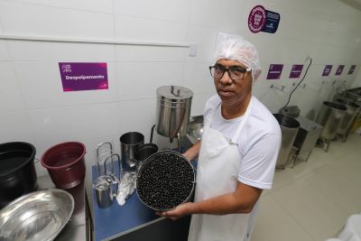 notícia: Casa do Açaí realiza curso de boas práticas de alimentos para batedores 