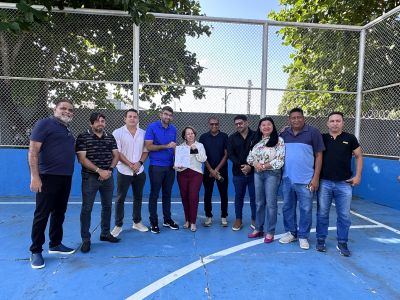 notícia: Prefeitura vai cobrir quadra da escola Eduarda Teixeira e construir vestiários e arquibancada