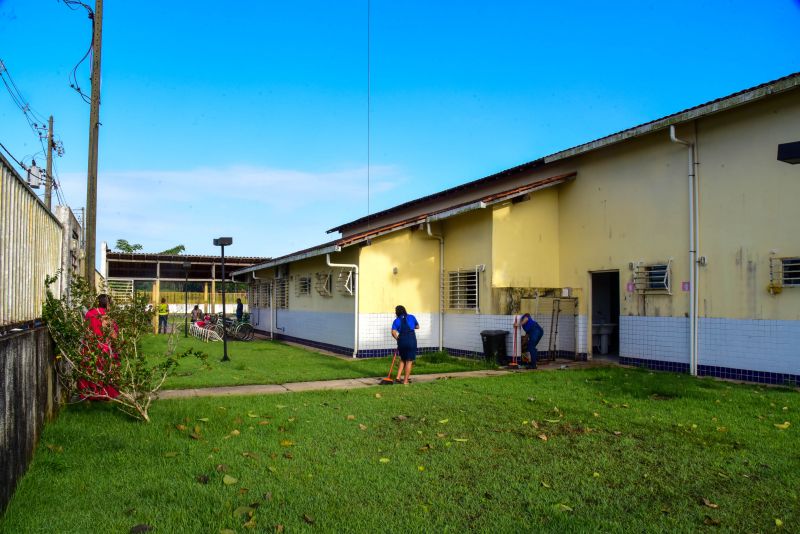 Assinatura de ordem de serviço para início da obras de revitalização da EMEF Novo Cristo no Icuí Guajará