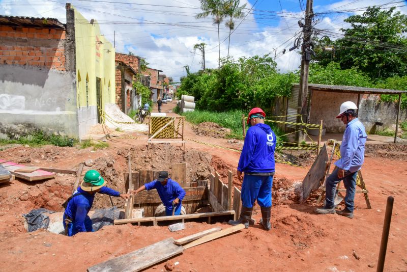 Serviço de Drenagem e Terraplanagem da rua Haroldo Veloso, no bairro Una