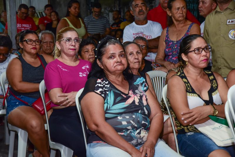 Entrega de títulos de propriedade através do Programa Ananindeua Legal no bairro do Una