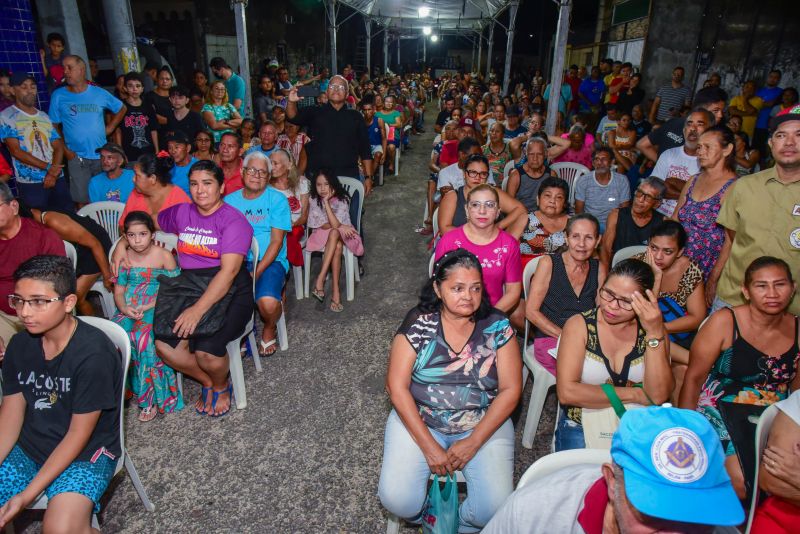 Entrega de títulos de propriedade através do Programa Ananindeua Legal no bairro do Una