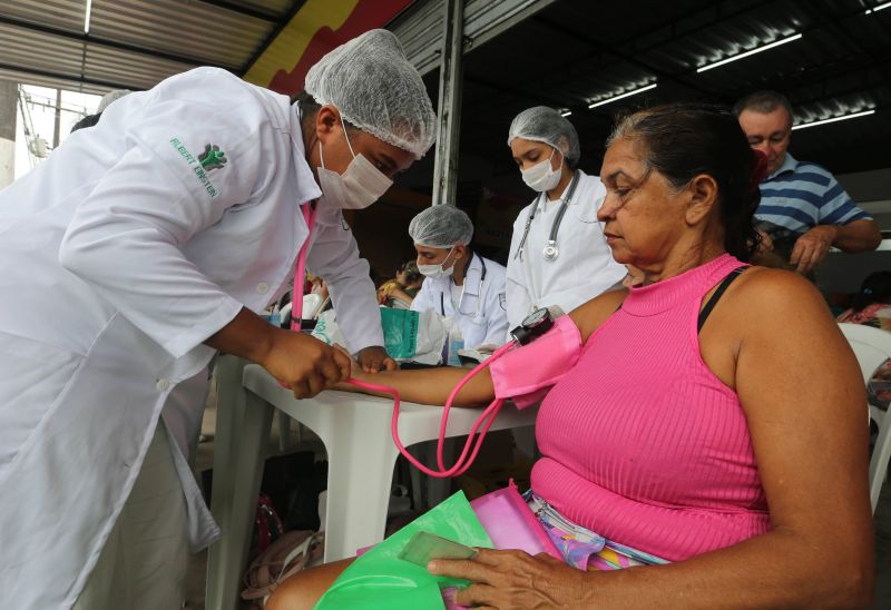 Programa Prefeitura em Movimento na feira do Curuçambá