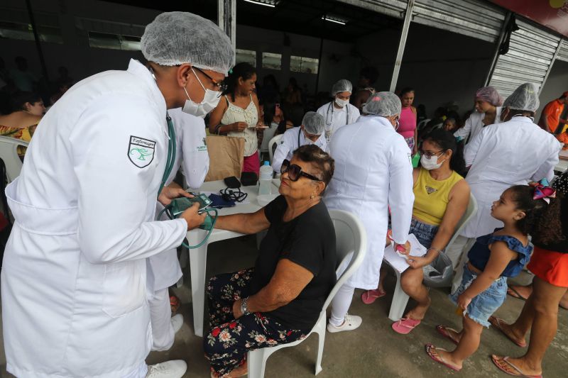 Programa Prefeitura em Movimento na feira do Curuçambá