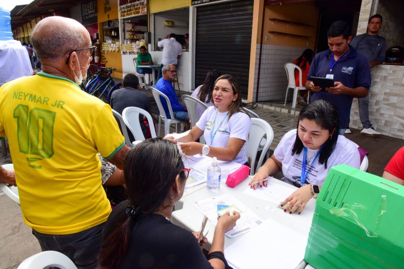 Programa Prefeitura em Movimento na feira do Curuçambá