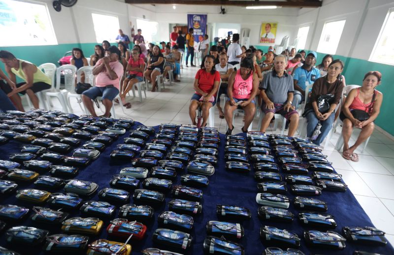 Entrega de óculos aos pacientes atendidos na Ação da Prefeitura Em Movimento bairro Icuí Guajará