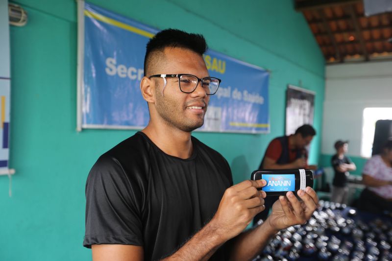 Entrega de óculos aos pacientes atendidos na Ação da Prefeitura Em Movimento bairro Icuí Guajará