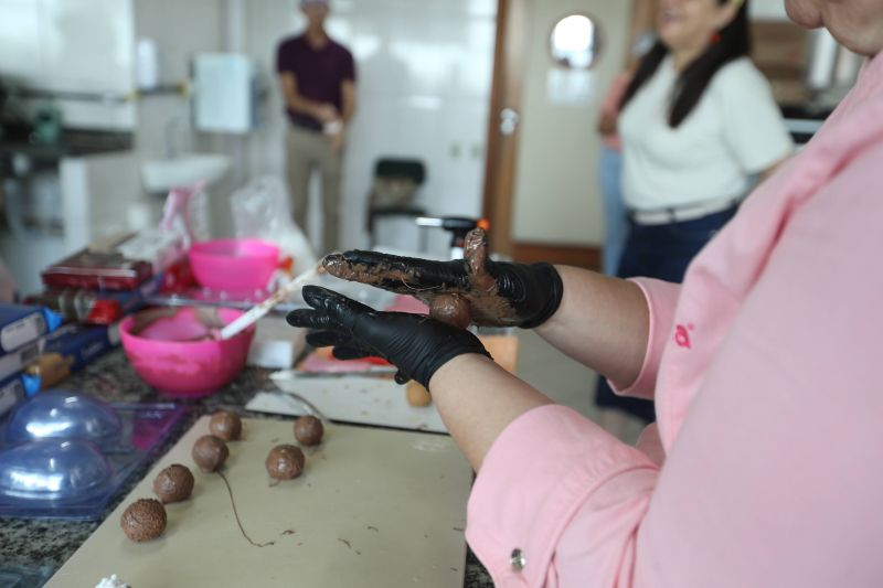 Oficina de chocolate para a páscoa na Unama