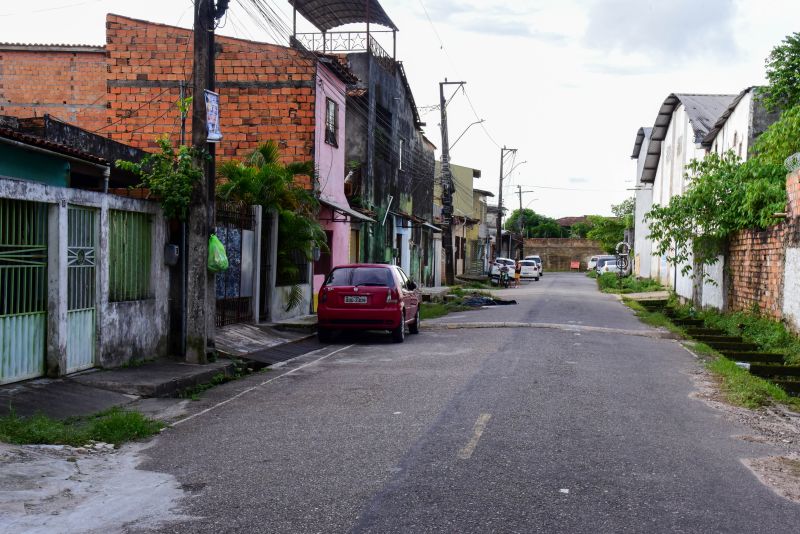 Assinatura de ordem de serviço para drenagem profunda e pavimentação asfáltica das ruas A,B,C,D e E no bairro Jaderlândia Il