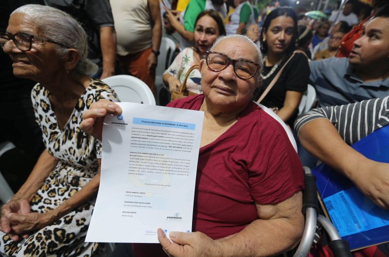 Entrega de títulos de propriedade, através do Programa Ananindeua Legal, no residencial Providência bairro do Coqueiro