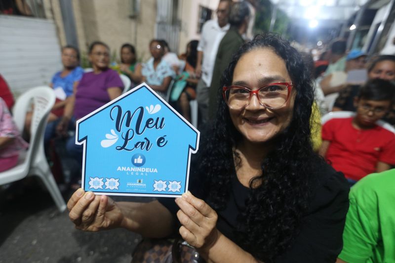 Entrega de Títulos de Propriedade na comunidade Jardim Castanheira no bairro Coqueiro